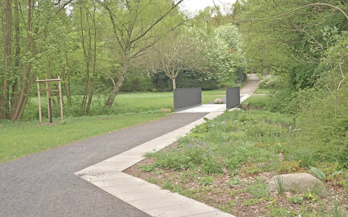 Fußgängerbrücke Friedhof Öjemdorf Blick Öjendorfer See Richtung Fußgängerbrücke