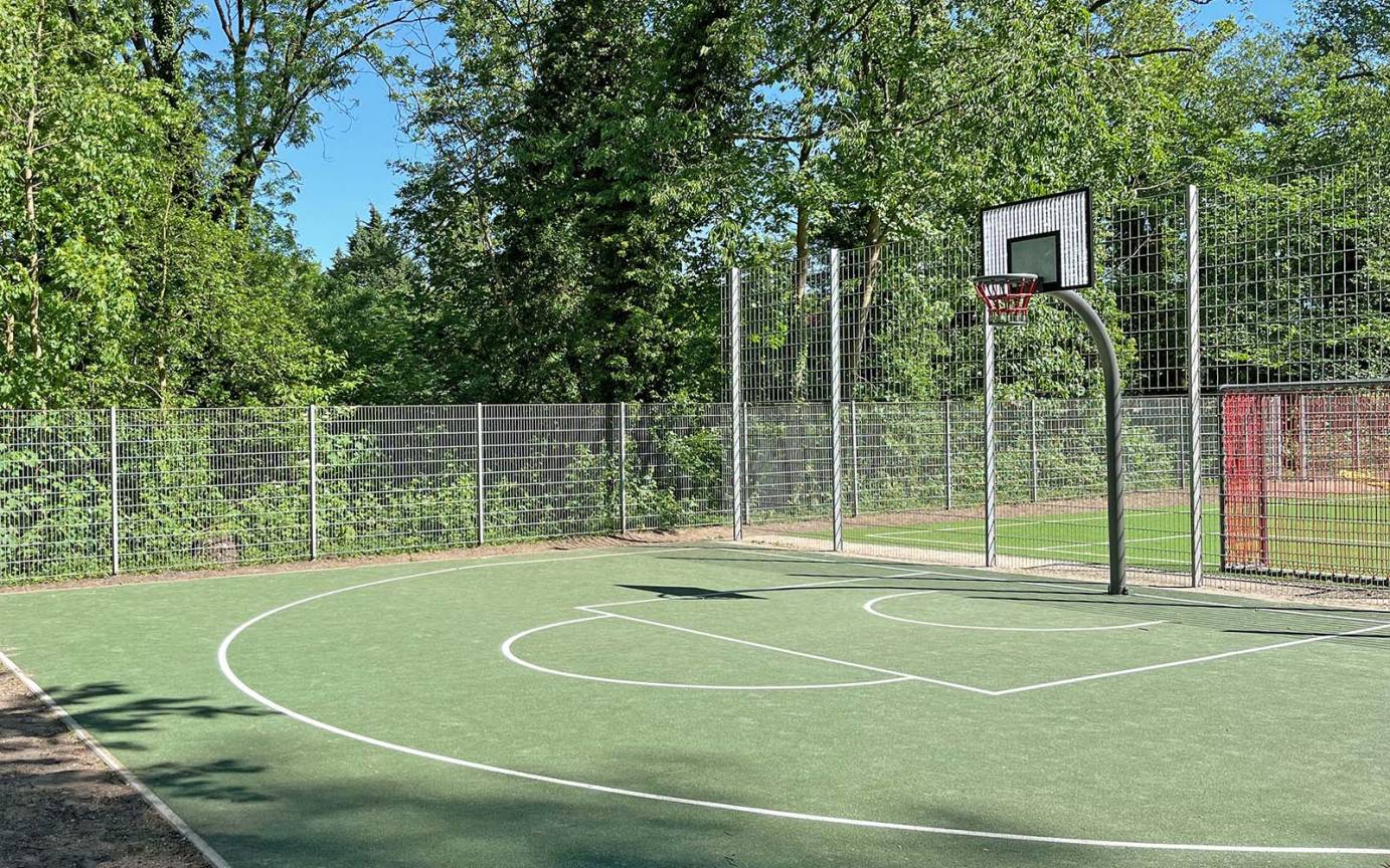 Bolzplatz Erleninsel Stade Sprtangebot Streetballfeld EPDM Belag