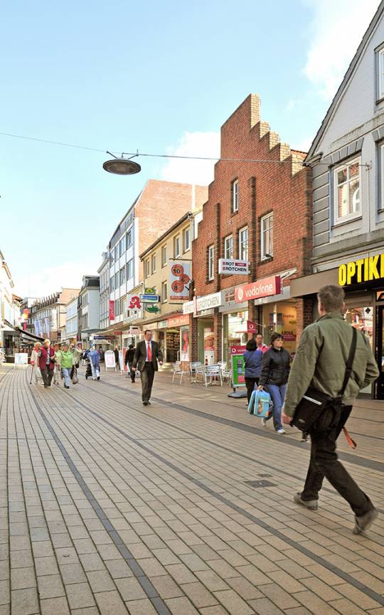 Königstraße Elmshorn Blick Westen Königstraße Neupflasterung Pendelleuchten