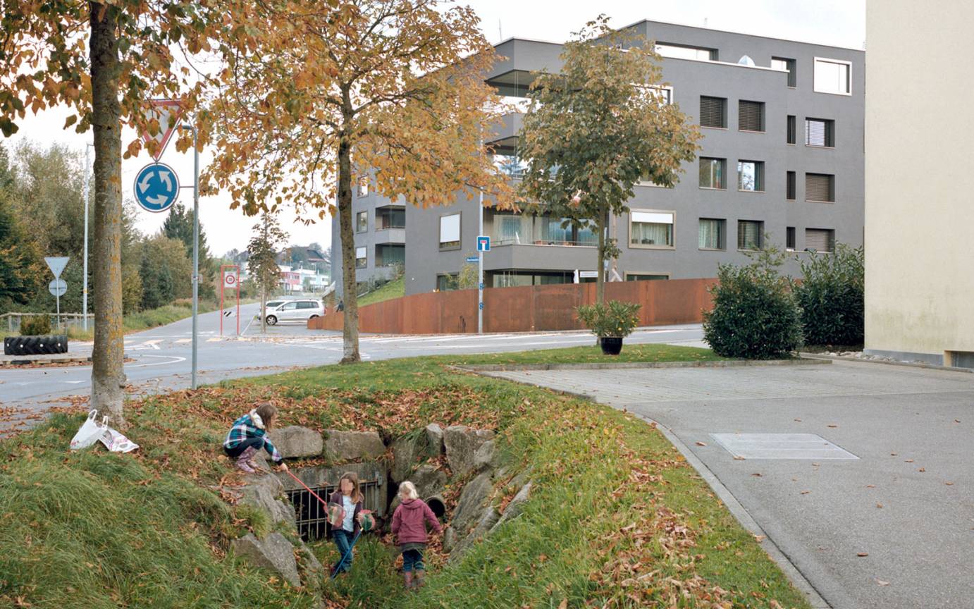 Wohnanlage Bachmättli Straßenansicht Kastanien